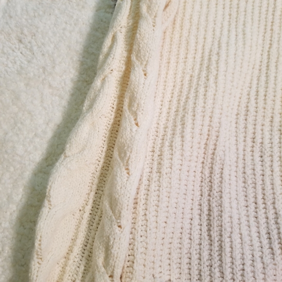 Abercrombie Cream White Knit Sweater Cardigan Small - Picture 3 of 7